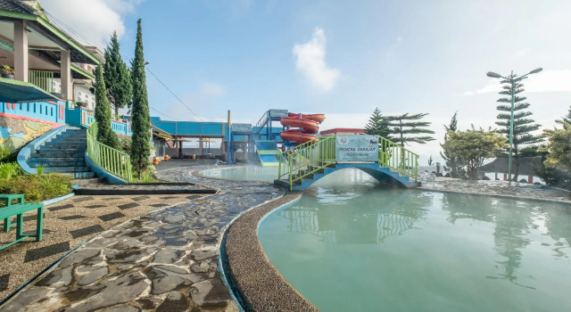 Suite cuádruple familiar OYO 705 Puncak Darajat Resort