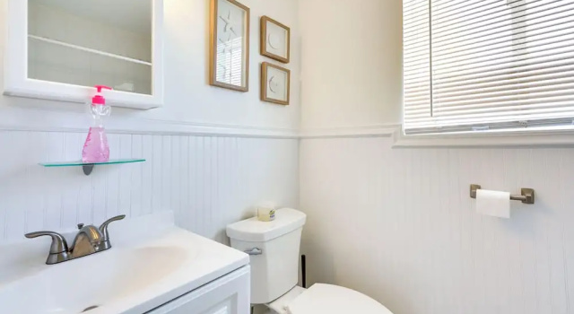 Коттедж с 3 комнатами Charming Beach Haven West Home: 1 Mi to Beach!