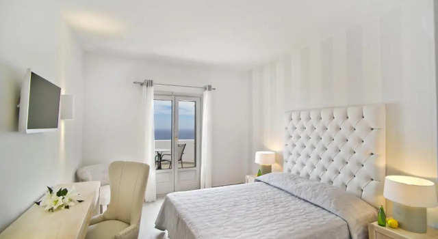 Двухместный номер Standard Santorini Palace
