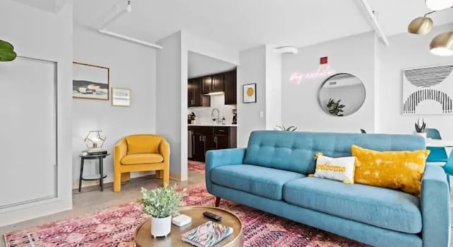 CozySuites at First Avenue, Забронировать Отель Отели Питтсбурга 3 звезды, рядом с Western Pennsylvania Sports Museum, 3*