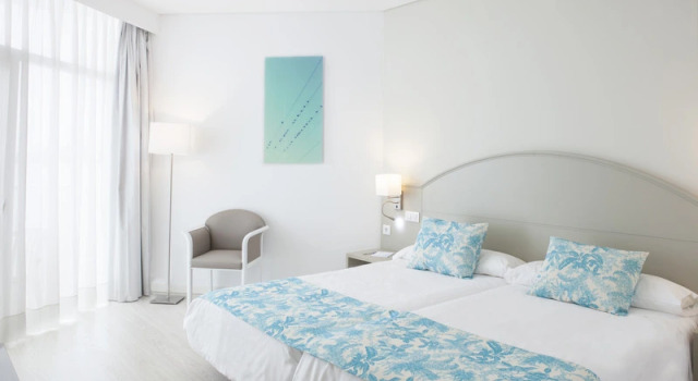 Двухместный номер Standard с балконом и с видом на море Hotel Alay