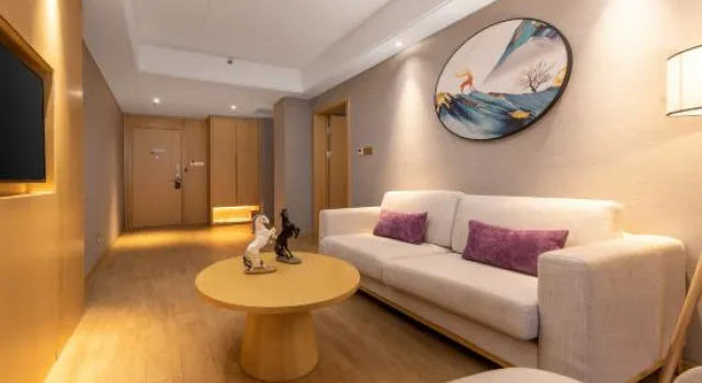 Люкс Deluxe Qiaojun Hotel (Zhanjiang Dingsheng Plaza Luchuan Avenue Middle)