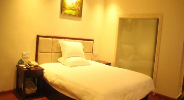 Двухместный номер Standard GreenTree Inn Guangzhou Chimelong Paradise Yuangang Metro Station Hotel