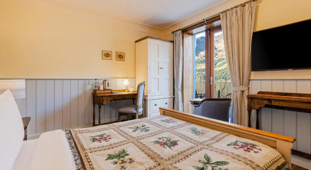 Номер Standard с видом на озеро The Whispering Pine Lodge