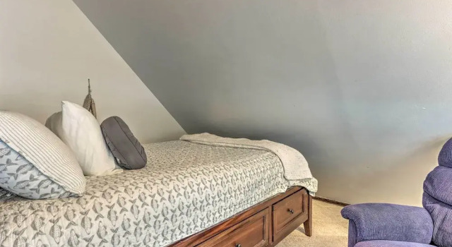 Serene Lake of the Ozarks Retreat w/ Private Dock!, Prenota Casa vacanze Hotel a Missouri con parcheggio, Parcheggio