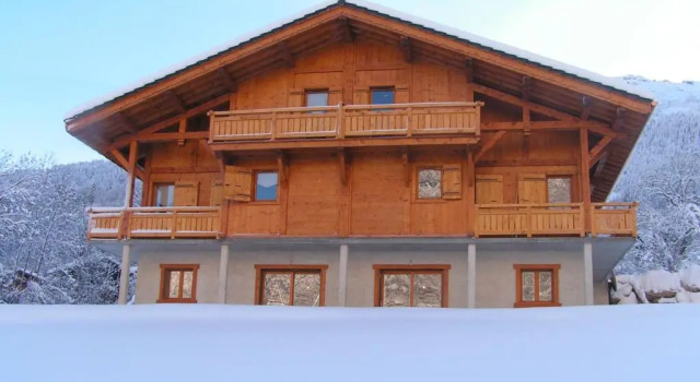 Chalet des Cascades, Забронировать Шале Виллы Овернь-Рона-Альпы, Вилла