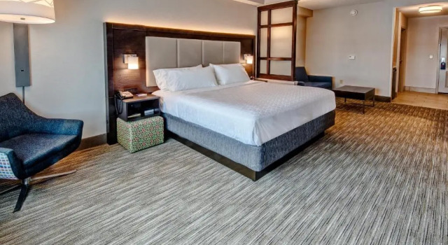 Люкс Holiday Inn Express Hotel & Suites Jackson Northeast by IHG