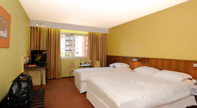 Трёхместный номер Standard Hotel des Congrès