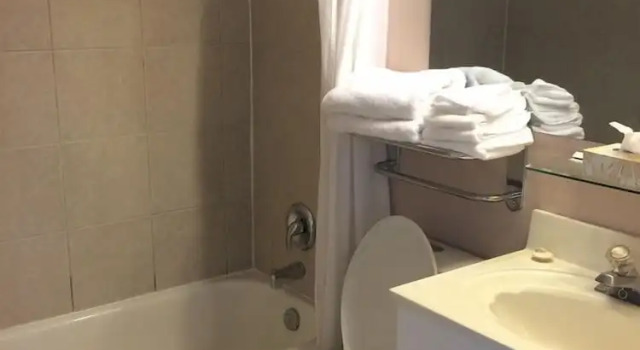 Четырёхместный номер Standard Shemron Suites Hotel