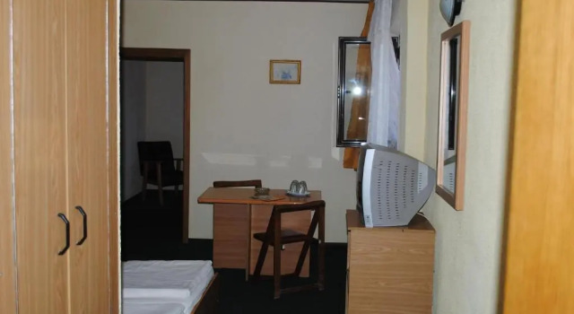Hotel West