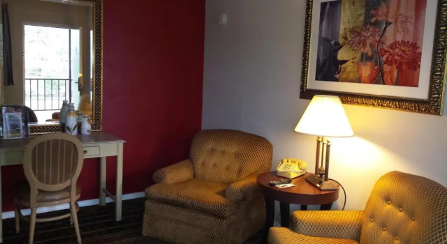 Люкс Days Inn by Wyndham Hot Springs