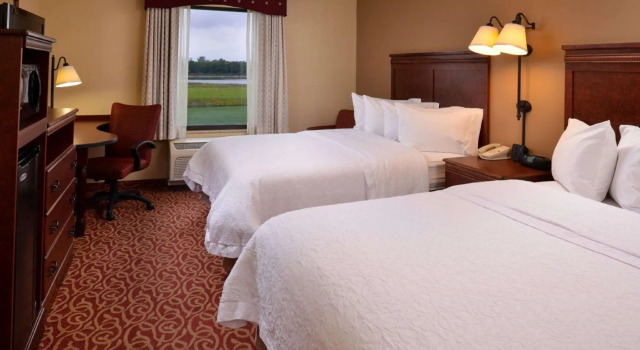 Четырёхместный номер Standard Hampton Inn by Hilton Lincoln