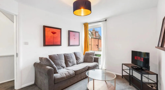 Central Horsham 5BR Home Parking Pets Allowed, Foglalás Nyaraló Horsham West Sussex