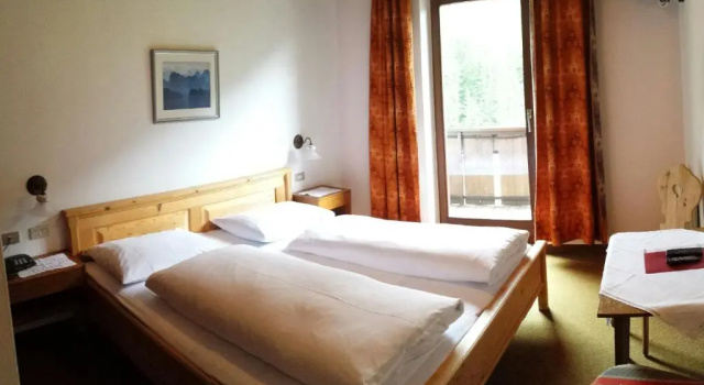 Номер Standard Berghotel Kason