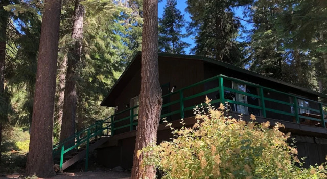 Номер Standard с 2 комнатами с видом на озеро Crater Lake Gateway-Rocky Point Resort