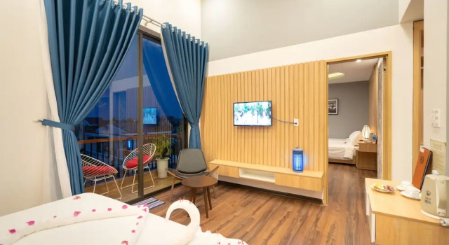Четырёхместный семейный номер Standard с 2 комнатами с балконом Hoi An Grace River Villa