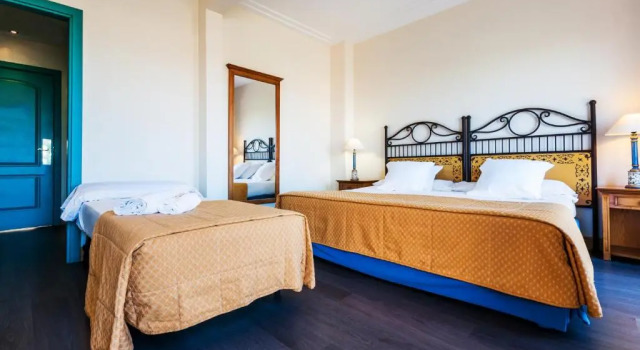 Трёхместный номер Deluxe Hotel Alicante Golf
