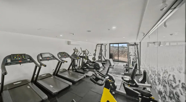 Light-filled 1-bed Apartment With Pool & Gym, Book Lejlighed Gungahlin 