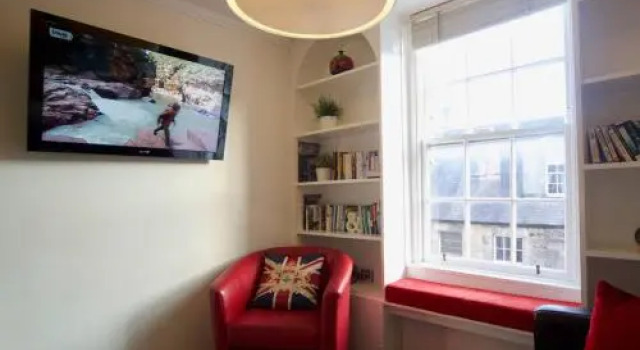 Perfect Location - Stylish 2bd Rose St Apartment