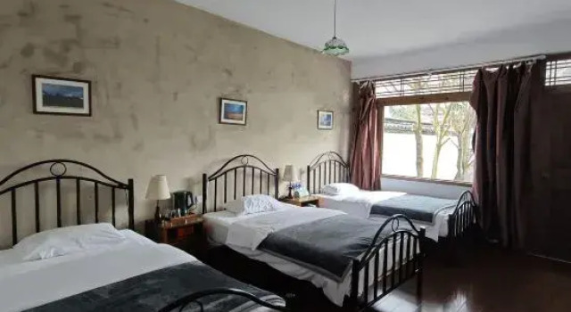 Трёхместный номер Standard Lijiang Baisha There International Youth Hostel