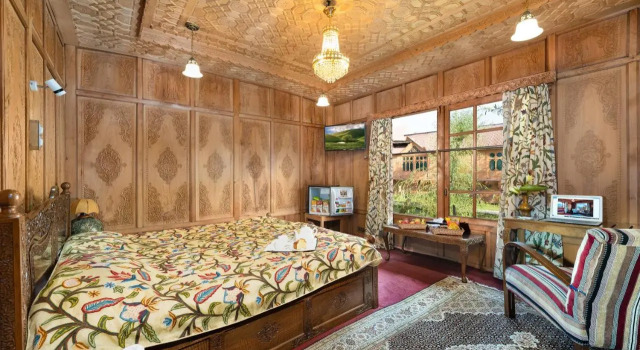WelcomHeritage Gurkha Houseboats, Забронировать Отель Сринагар Jammu & Kashmir Ski