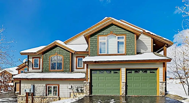 Choice Mountain-view New-build W/ Private Garage 3 Bedroom Home