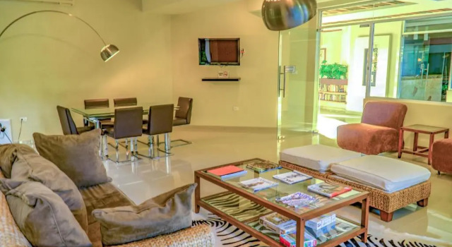 Condo Solana - Modern 2 Bedroom with BBQ and Gym - At Sabbia Condos, Prenota Hotel Hotel a Quintana Roo con piscina, Piscina