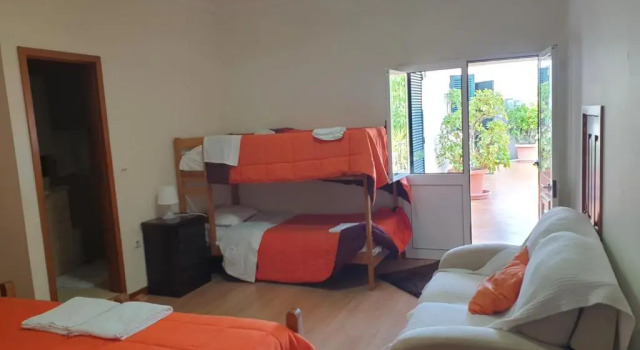Кровать в общем номере hostel do Ermal