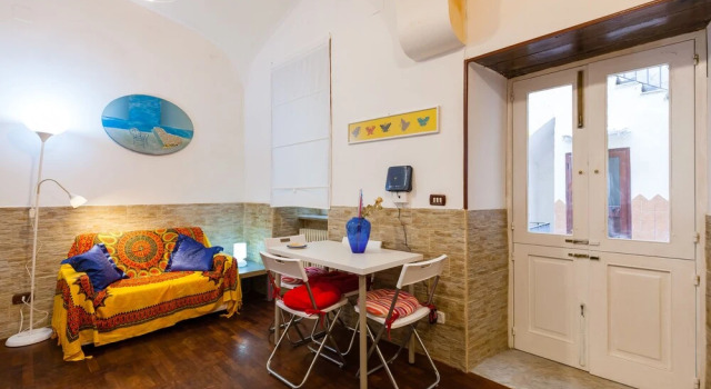 Villari Guest House By DomusExtra, Забронировать Апартаменты/квартира Апартаменты Неаполя, рядом с Церковь Пио Монте делла Мизерикордия, Апартаменты/квартира