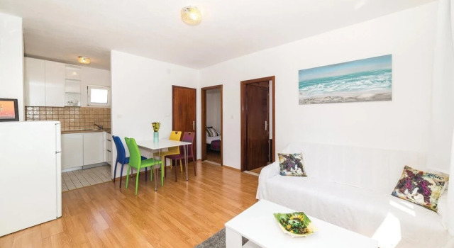 Amazing Home in Okrug Gornji With Wifi and 4 Bedrooms