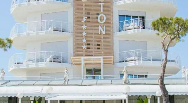 Carlton Hotel