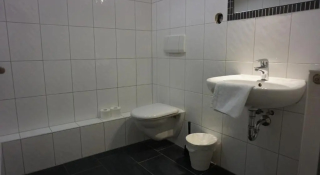 Seng i sovesal (sovesal til mænd) Bett3de