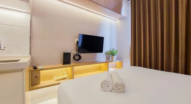 Elegant and Comfy Studio at Sky House BSD Apartment By Travelio, Book Apartment Legok West Java