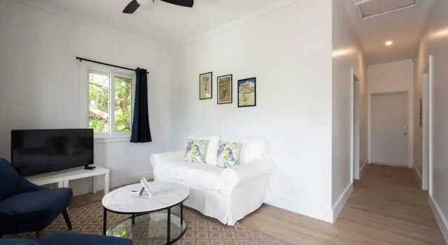 Laughing Bird Suites, Забронировать Апарт-отель Апарт-отели Говернорс-Харбора, Апарт-отель