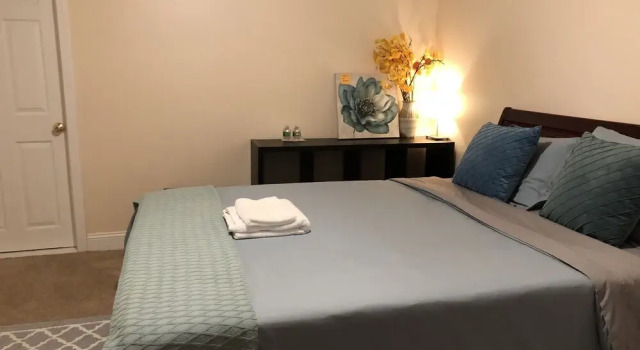 Люкс Comfort с видом на озеро Rooms in Family House in Salem Boston