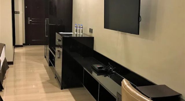 Трёхместный семейный номер Standard с видом на бассейн Savannah Resort Hotel