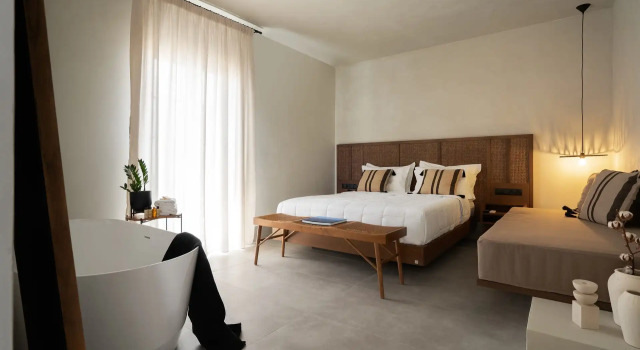 Polis of Naxos Stylish Suites