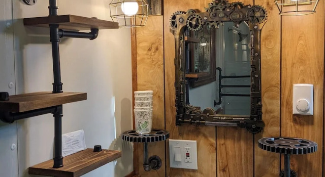Студия Standard Olympic Railway Inn
