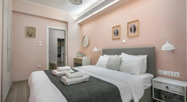 City Vibes - 2-BR Apt. with Backyard in kolonaki, Забронировать Апартаменты/квартира Апартаменты Афины, рядом с Dexameni Square, Апартаменты/квартира