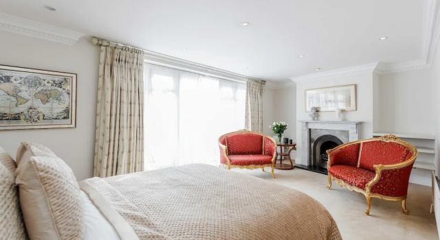 Апартаменты с балконом и с видом на внутренний двор Beautiful House in Heart of Kensington