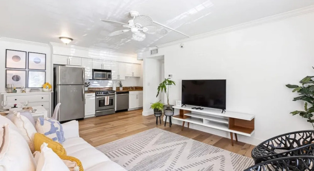 Cozy Beach Apt Las Olas Blvd, Забронировать Апартаменты/квартира Отели Форт-Лодердейл с парковкой, Парковка