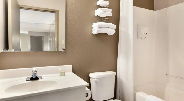 Четырёхместный Studio Suite Super 8 by Wyndham Niagara Falls