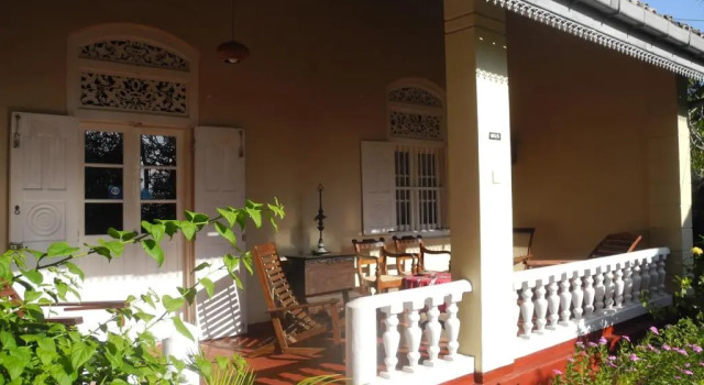 Вилла Top of the Hill Guesthouse & Villas
