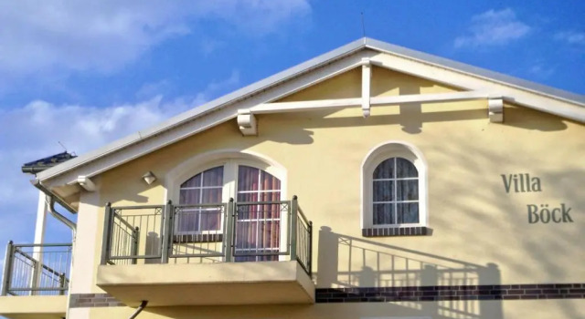 Strandvilla Böck FeWo 13 strandnah, Balkon, Meerblick, Забронировать Отель Глове Рюген, рядом с Hauptstrand Glowe
