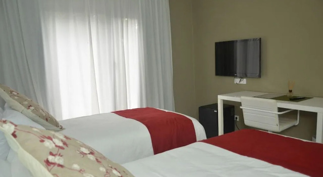 Magno Suites, Book Hotel Hoteller i Malabo med pool, Swimmingpool