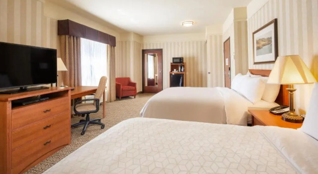 Четырёхместный номер Standard с видом на город Holiday Inn Express Hotel & Suites Astoria by IHG