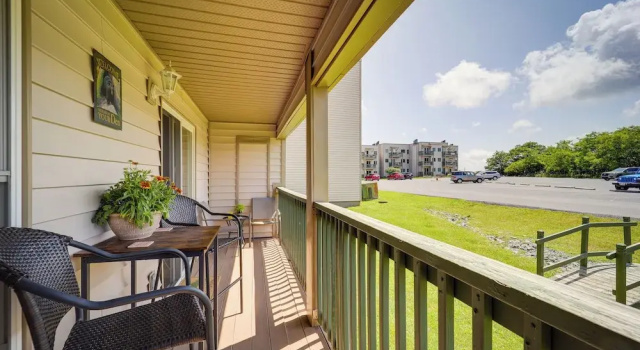Апартаменты с 2 комнатами с балконом All-season Retreat w/ Deck in Beech Mountain!