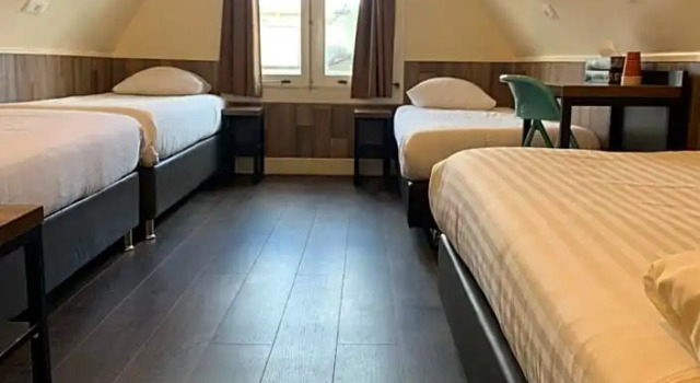 Четырёхместный номер Dam Hotel