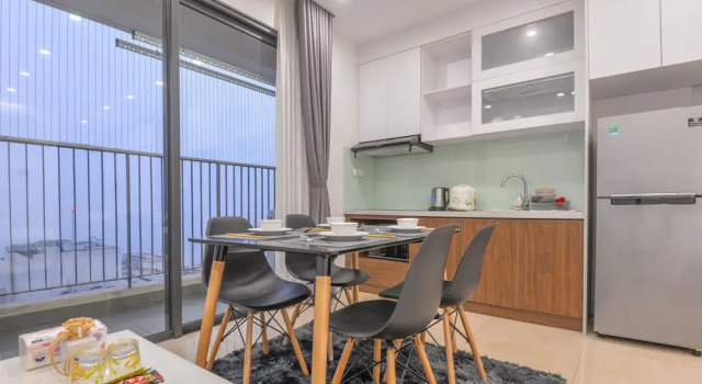 Студия с балконом и с видом на город Luxury Apartment Dcapital Tran Duy Hung