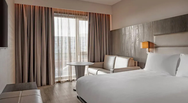 Двухместный семейный номер Standard AC Hotel by Marriott Manchester City Centre